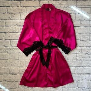 Frederick’s of Hollywood Black Lace Trim Pink Satin Short Robe Size M Vintage